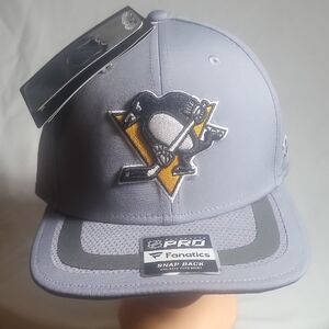 NWT Fanatics Pro Pittsburgh Penguins Gray Snapback Hat Cap. 6 Panel